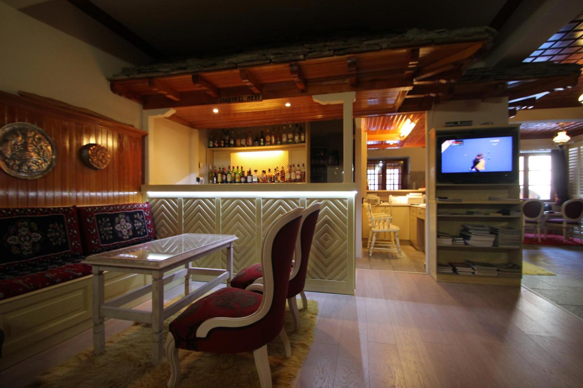Hotel Olympic Metsovo Buitenkant foto